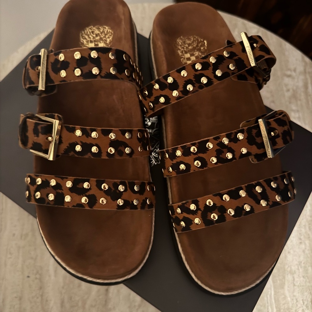 8.5 brand new in box Vince Camino Leo leather slider